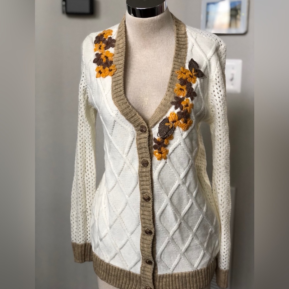 Nick & Mo Embroidered Flowers Cardigan